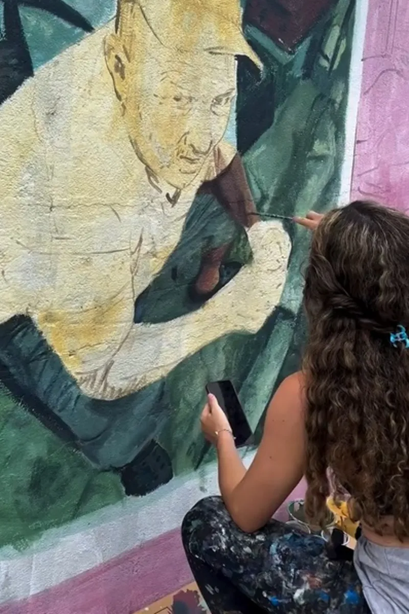 Artista alagoana homenageia comerciante histórico com mural no Jacintinho