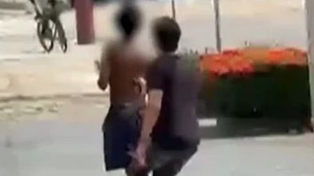 Estudantes de direito atacam homem em Belém com arma de choque em via pública