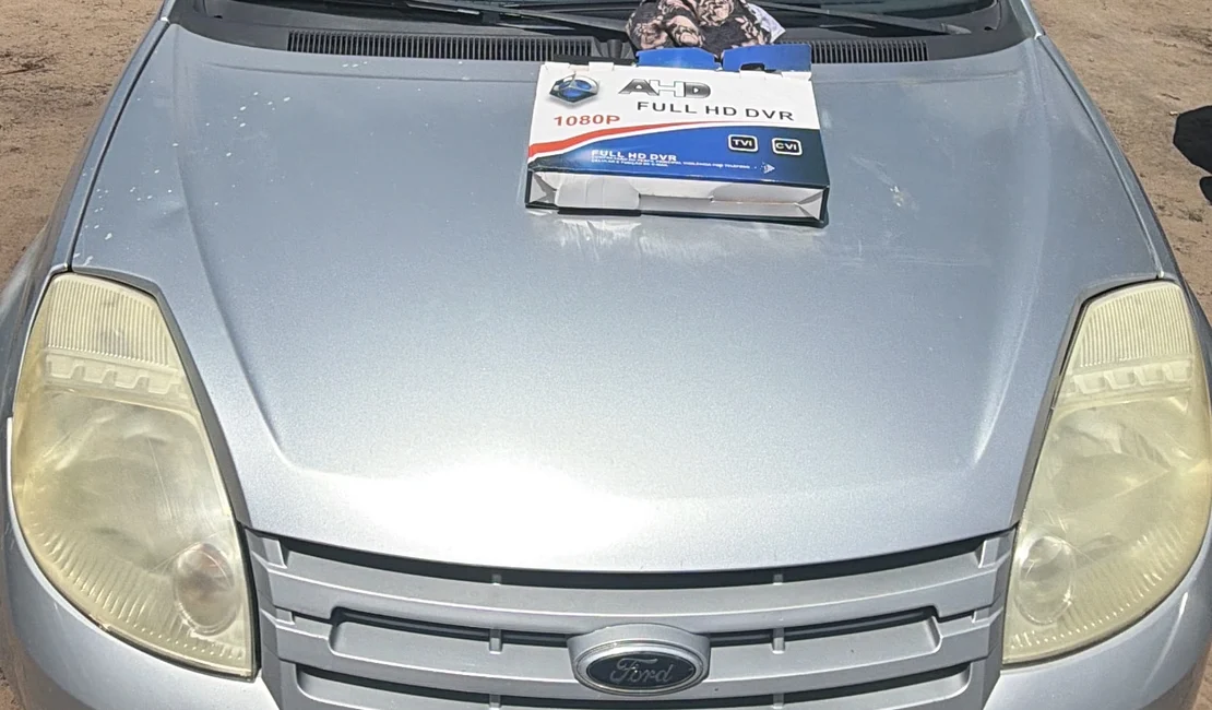 Homem é preso com carro furtado em feira de trocas de Arapiraca