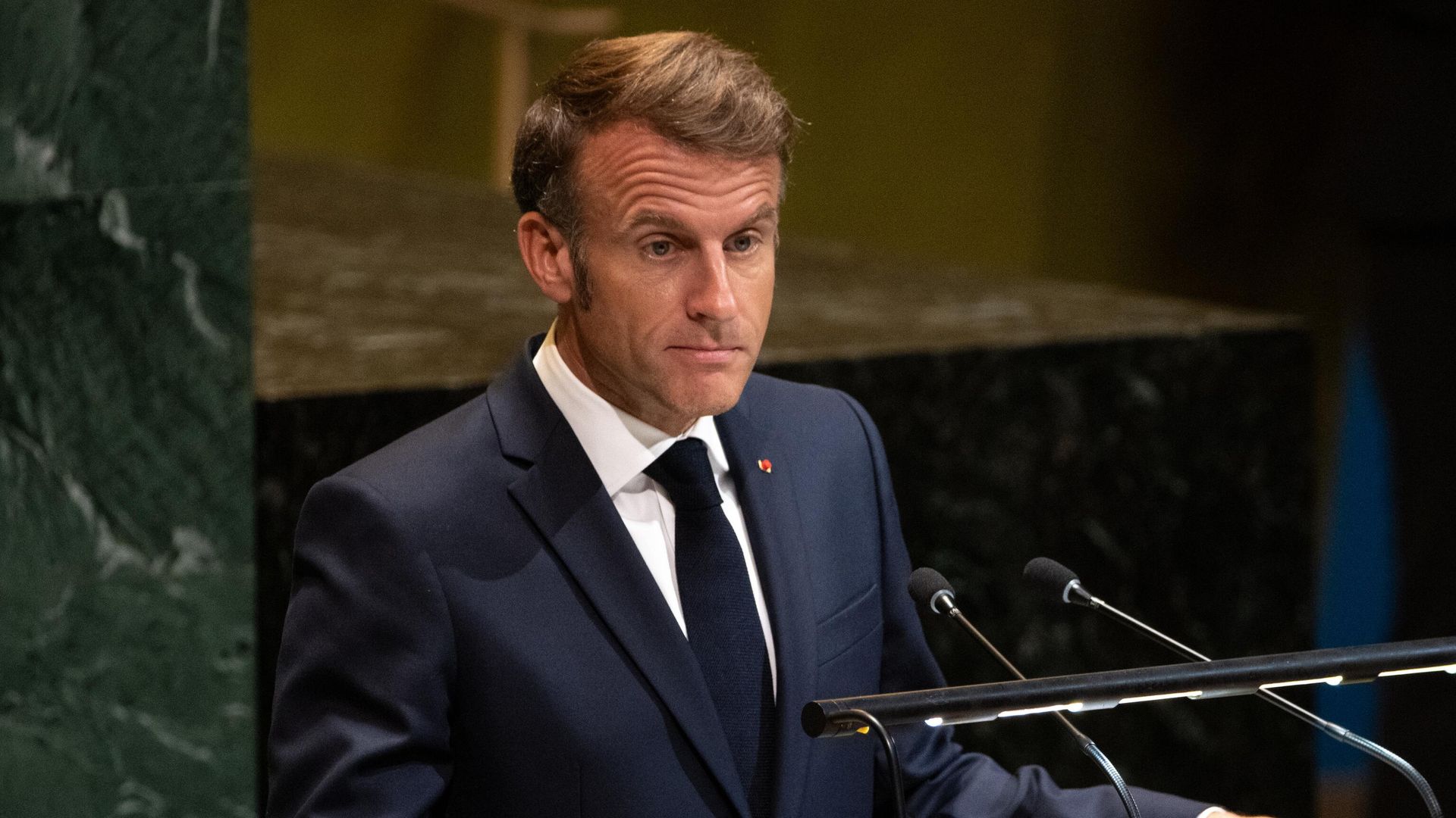 França se torna elo mais fraco da Europa sob Macron, aponta imprensa ocidental