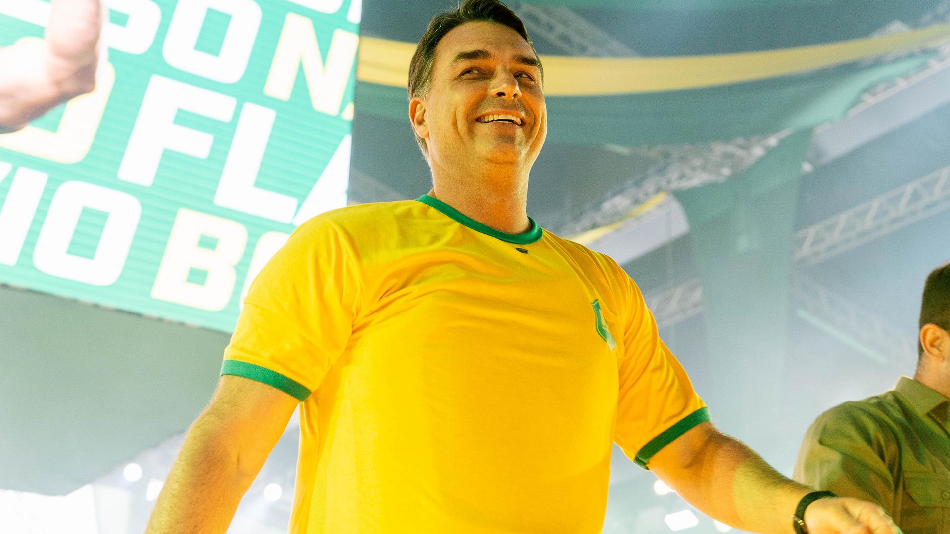 Flávio Bolsonaro reafirma apoio às emendas parlamentares em reuniões reservadas