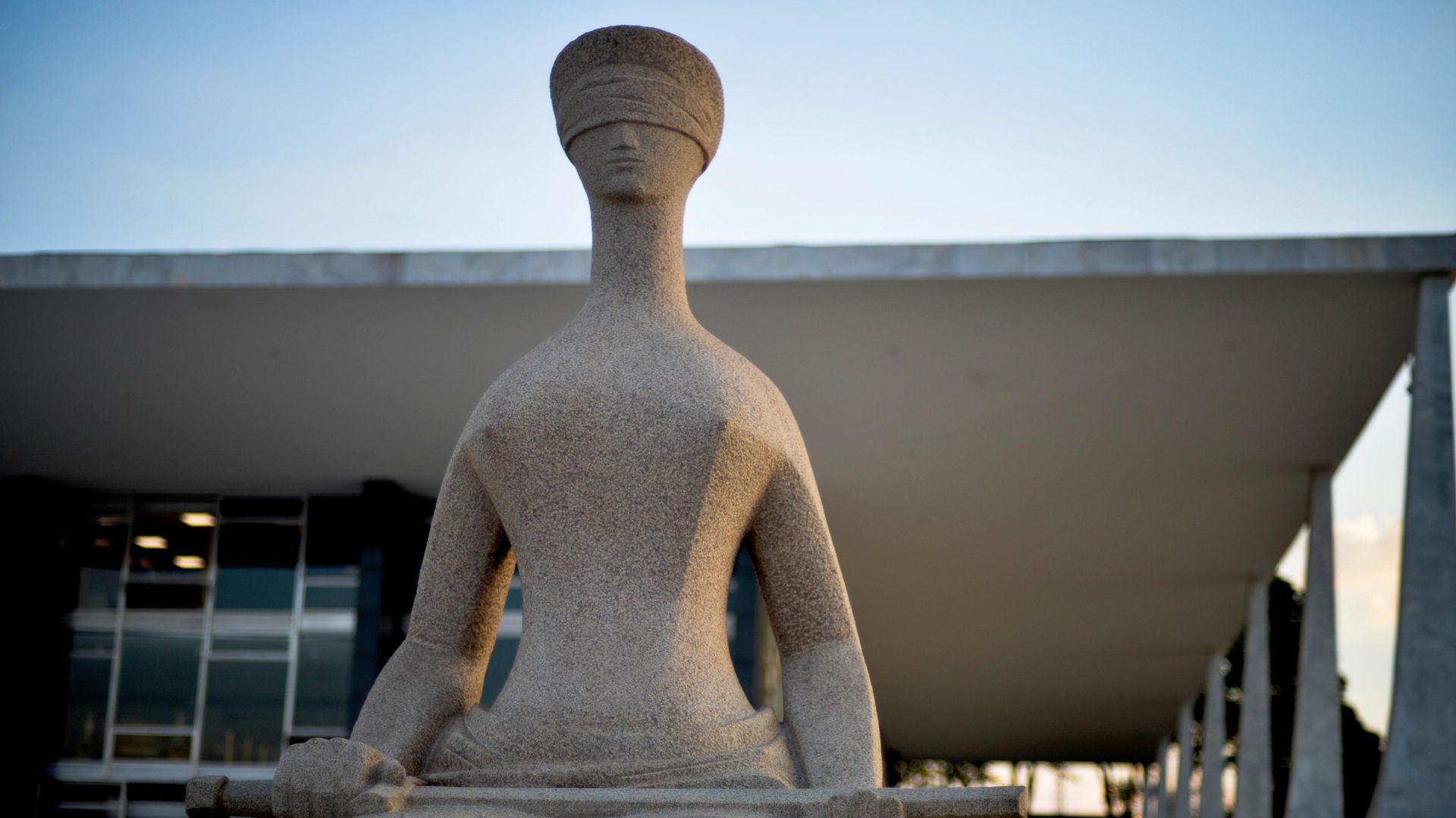 Tribunais estaduais pagam supersalários a juízes, mesmo após decisão do STF