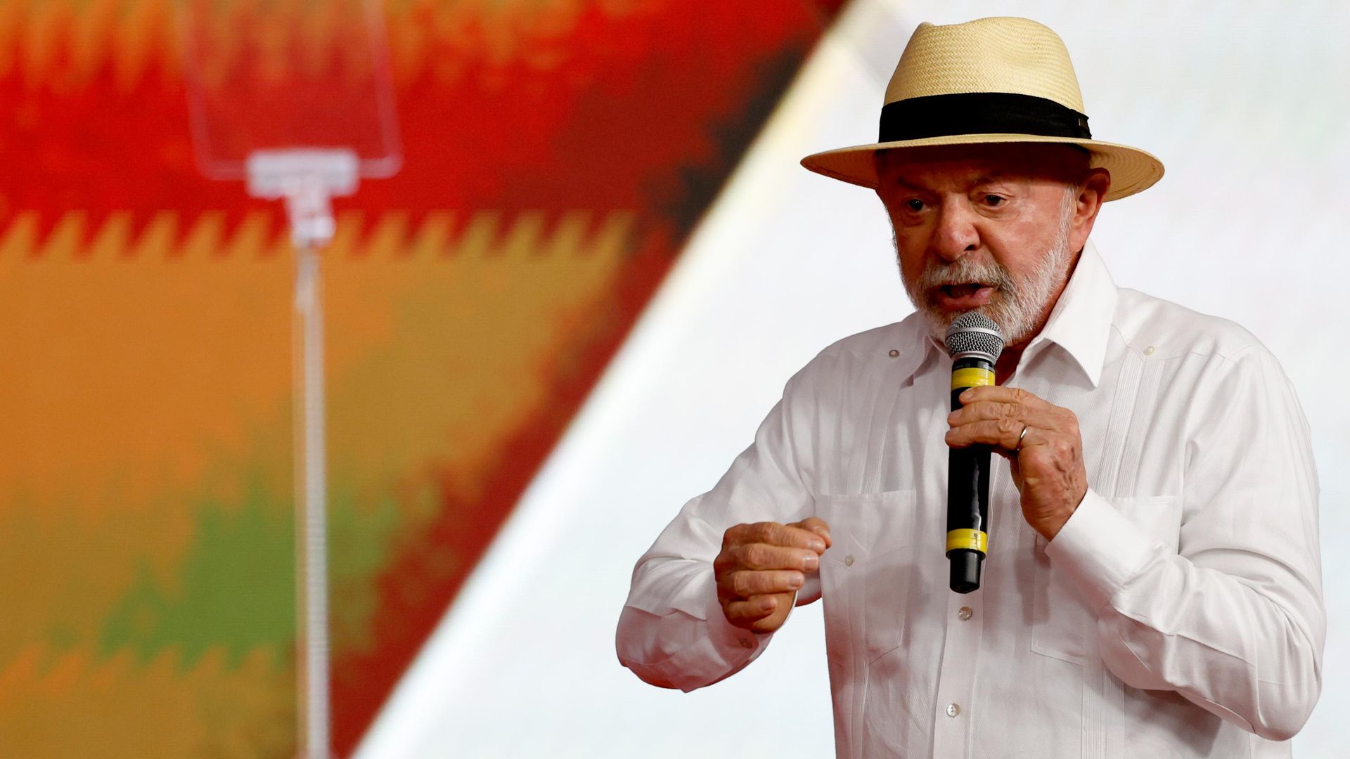 Tarifas dos EUA ampliam disputa sobre soberania digital brasileira