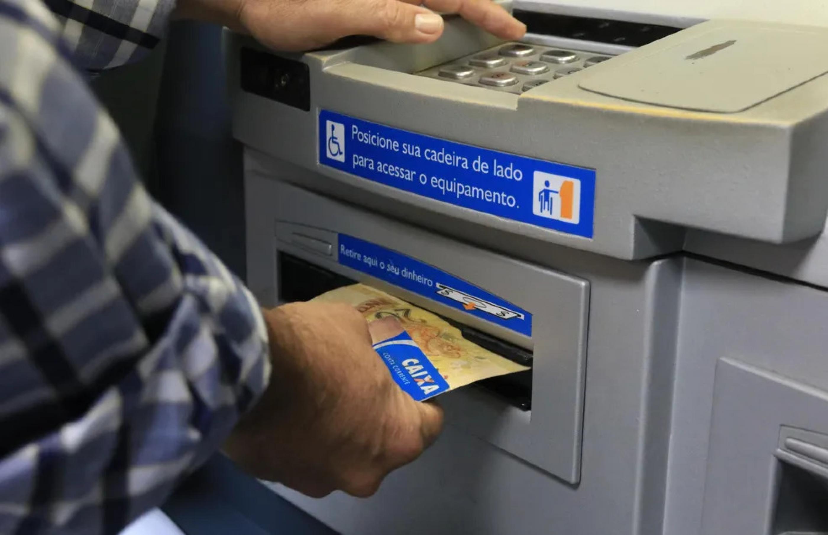 Alagoas antecipa salário de março e injeta R$ 600 milhões na economia