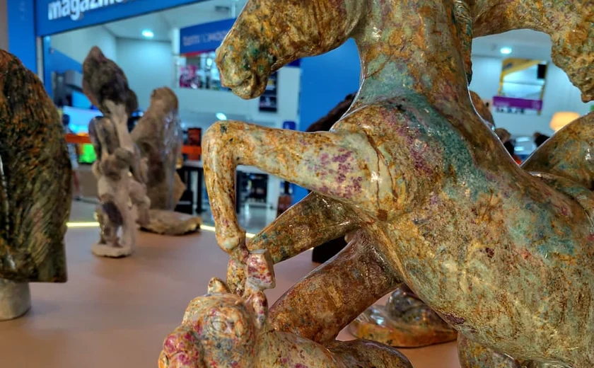 Exposição de Flori apresenta esculturas em Maceió antes de seguir para Brasília