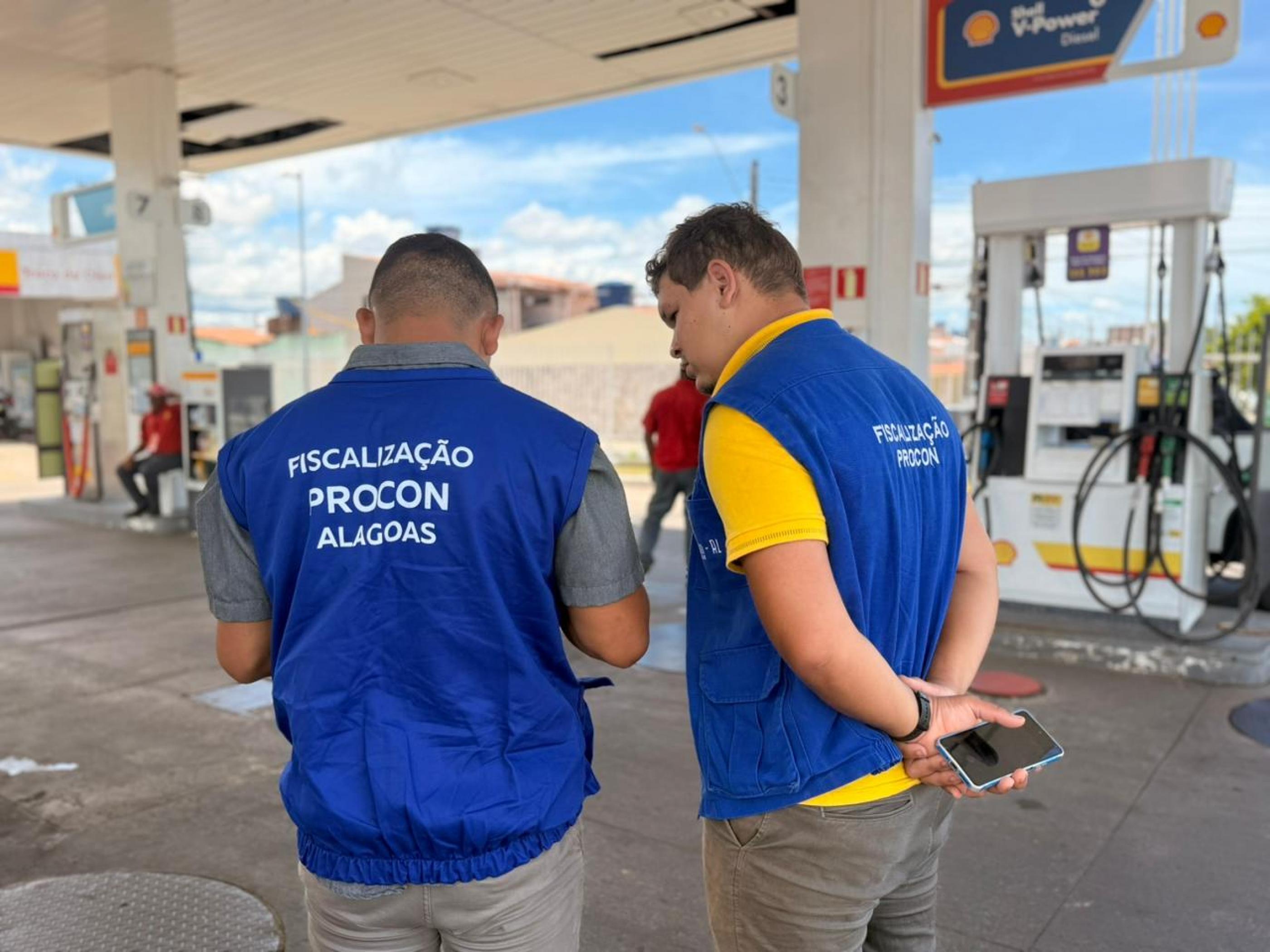 Procon Alagoas fiscaliza postos após alta no preço da gasolina