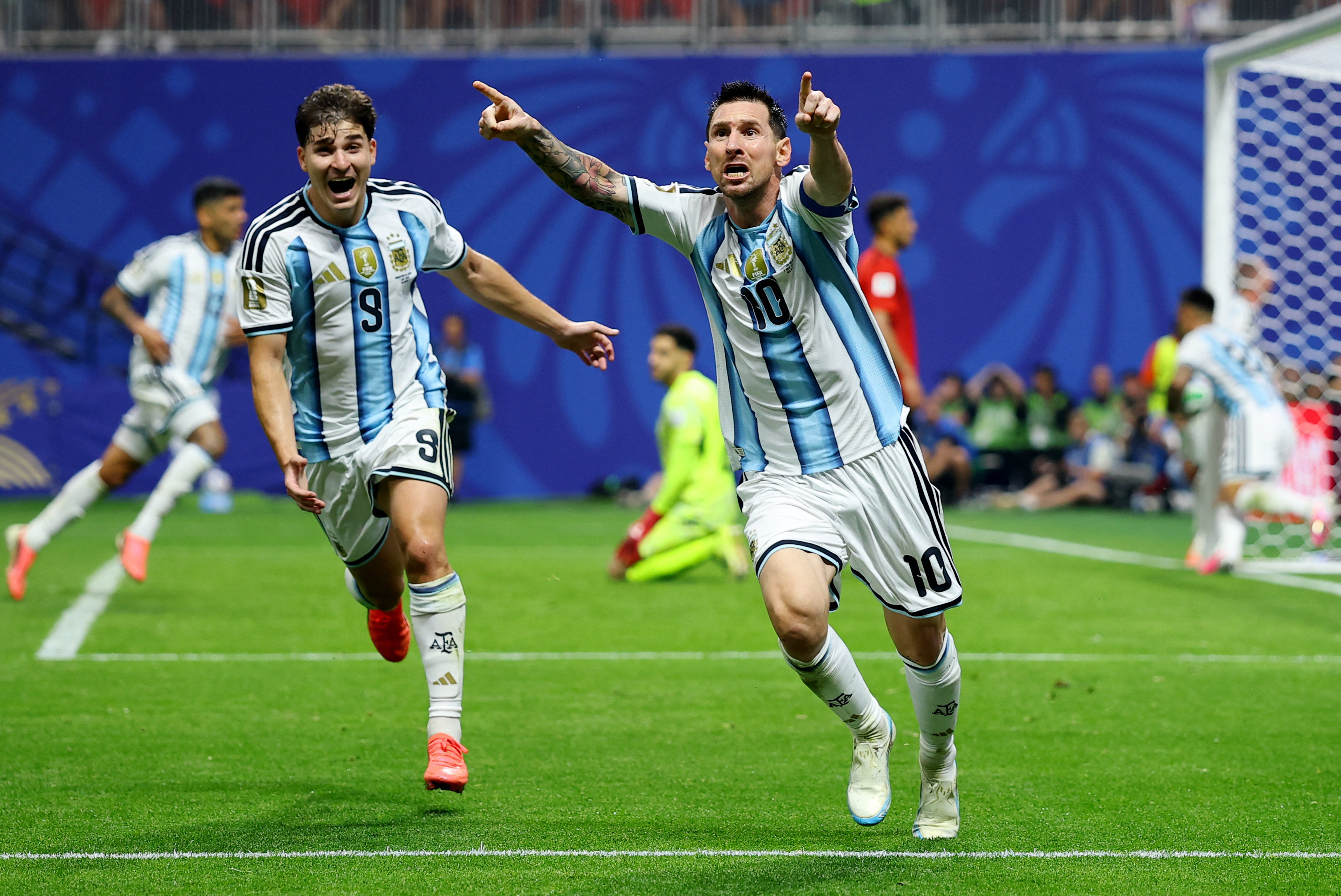 Espanha aposta na juventude e Argentina confia em Messi na grande final