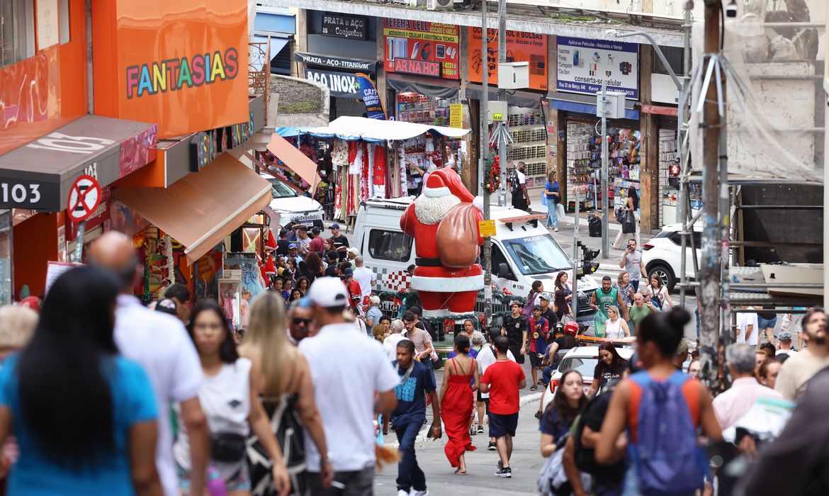 Novo salário mínimo será de R$ 1.621 a partir de janeiro de 2026