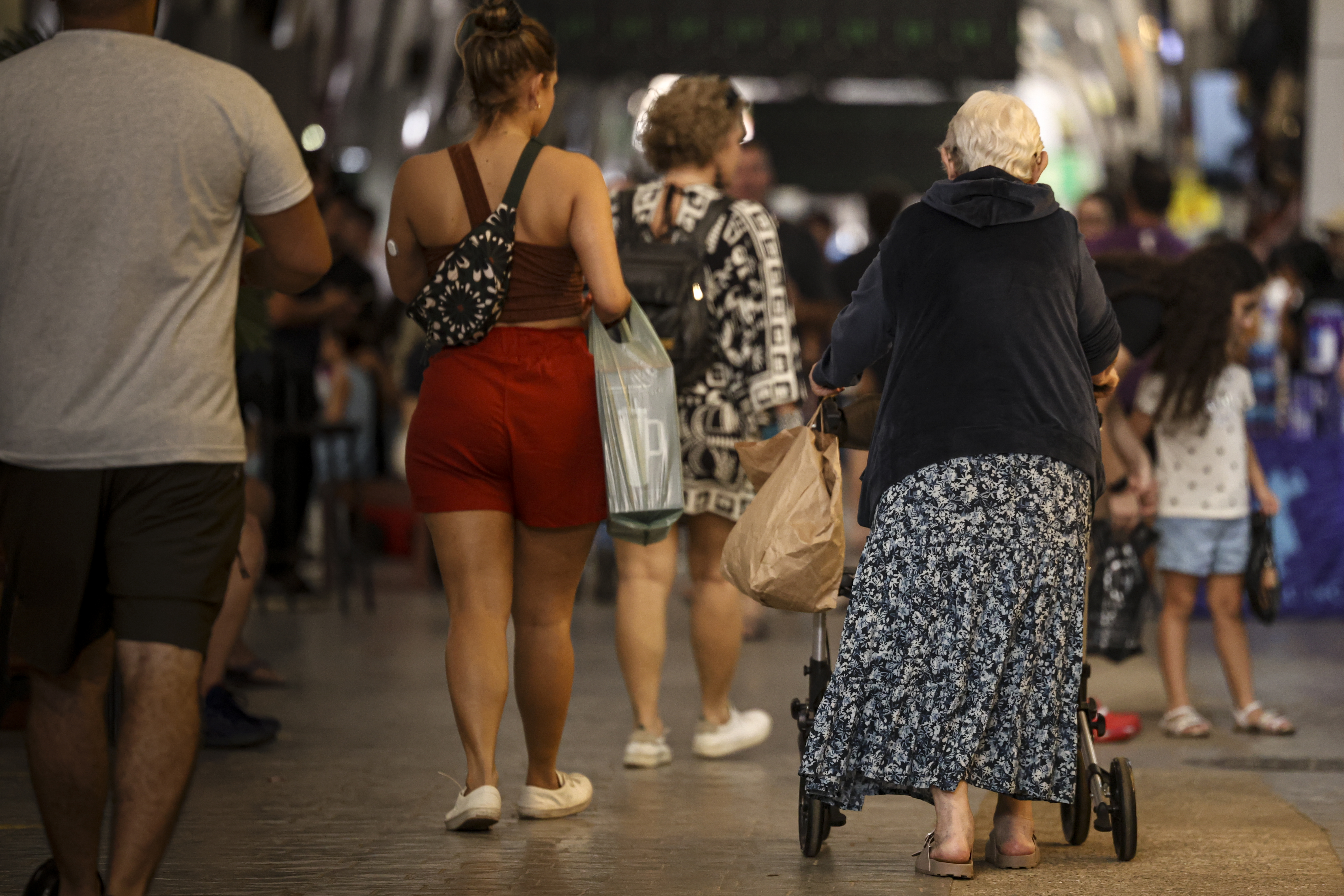 Corte amplo de gastos públicos pode impactar área social, alertam economista