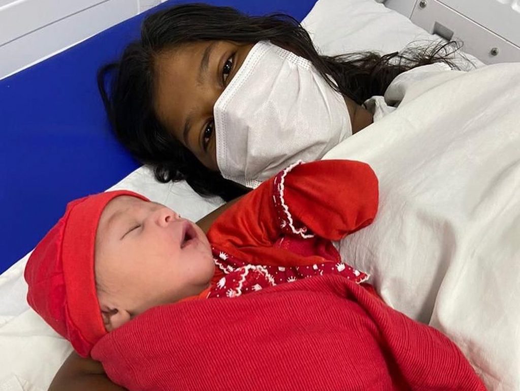 Primeiro bebê do ano nascido na maternidade do Hospital da Mulher é uma menina