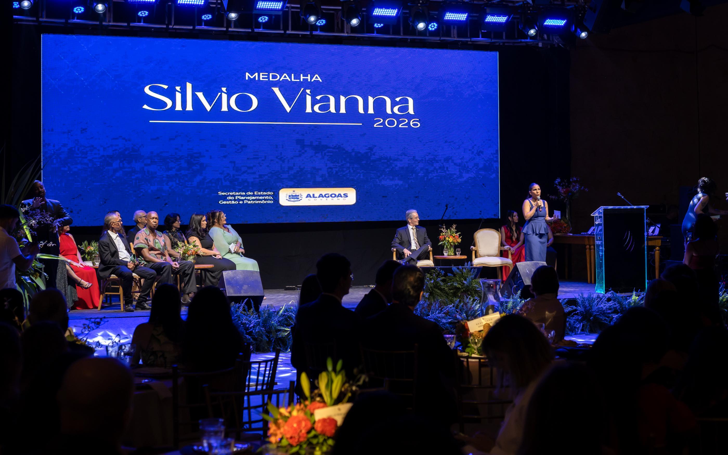 Dez servidores públicos são homenageados com Medalha Silvio Carlos Luna Vianna