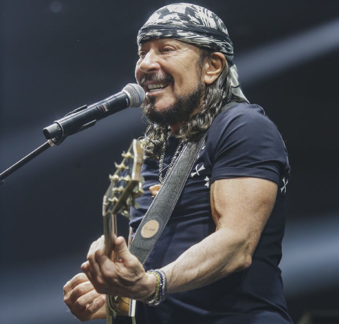 Bell Marques interrompe show em Palmeira dos Índios para ajudar ambulante idosa