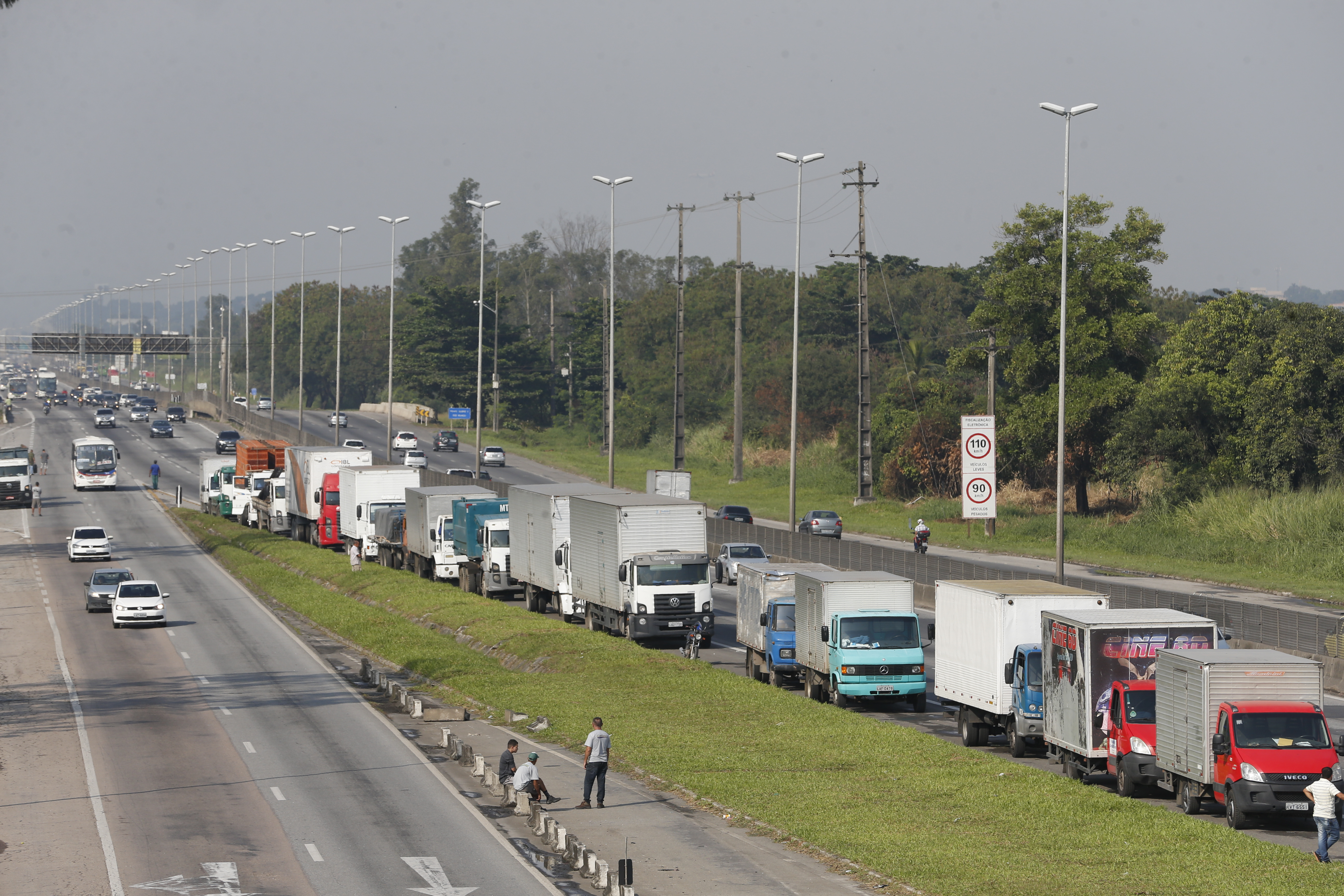 Nova lei garante piso mínimo do frete para caminhoneiros