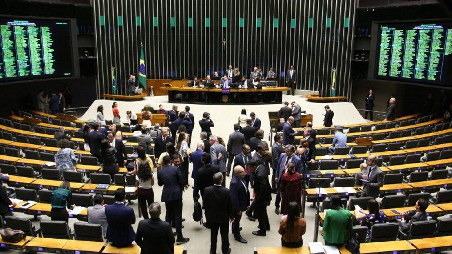 Câmara aprova aumento do teto do MEI para R$ 140 mil e perdão de dívidas