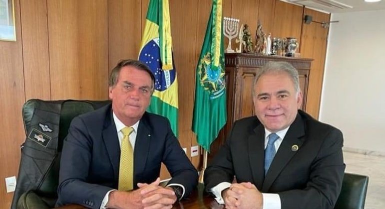 Queiroga estuda rebaixar pandemia de covid-19 para endemia no país, afirma Bolsonaro