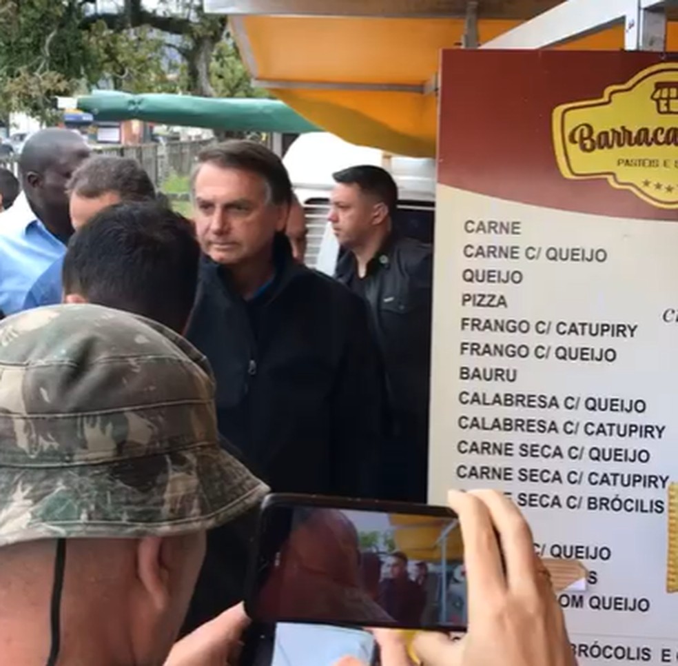 Presidente Bolsonaro é multado por não usar máscara na cidade de Peruíbe-SP