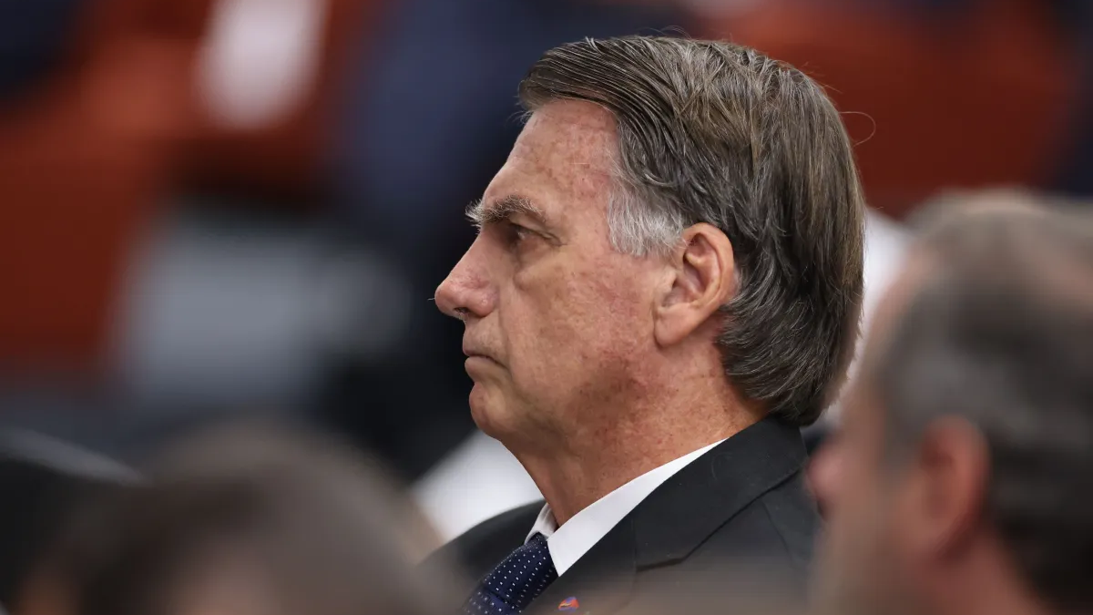 Bolsonaro deve acompanhar julgamento no STF de casa, sob prisão domiciliar