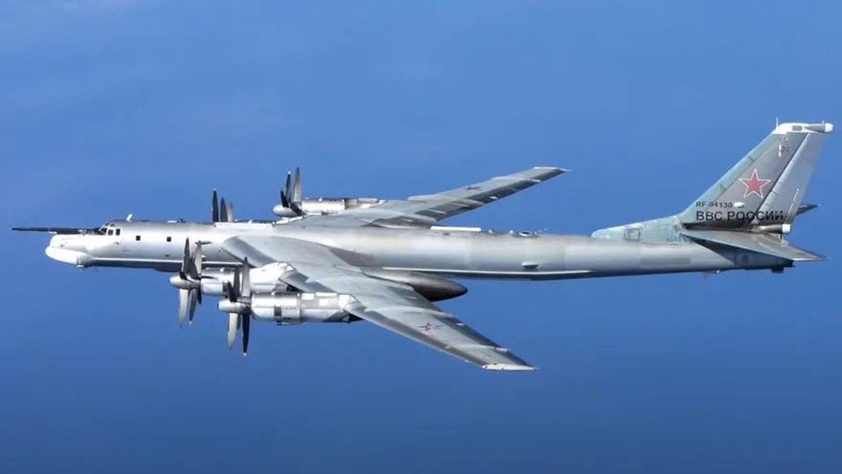 Bombardeiro russo com capacidade nuclear cai e deixa seis mortos na Rússia