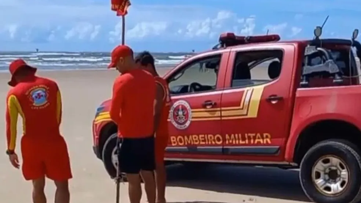 Bombeiros resgataram quatro homens de afogamento na Praia do Francês no primeiro dia de 2025