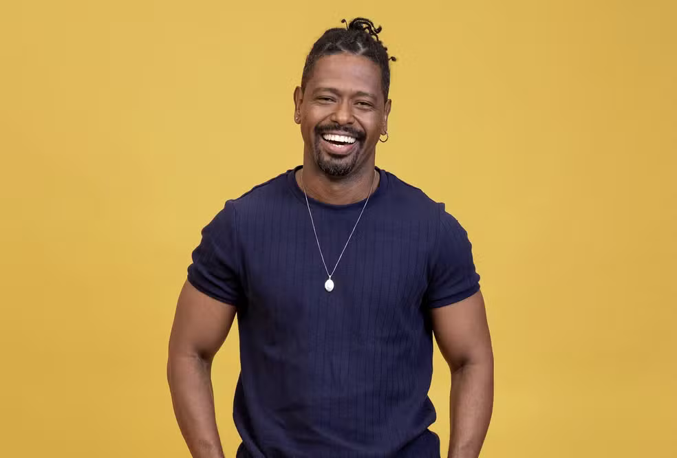 Leandro Boneco passa mal no BBB26 e é encaminhado para exames médicos