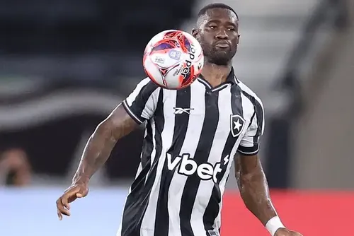 Botafogo rescinde contrato com o zagueiro angolano Bastos
