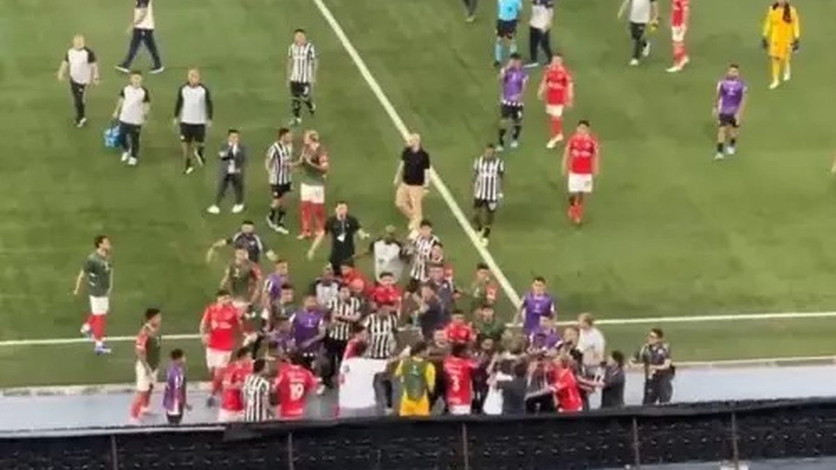 Briga generalizada marca eliminação do Botafogo na Sul-Americana