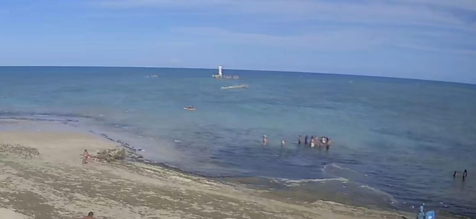 Homem é preso por agredir criança de seis anos na praia Ponta Verde