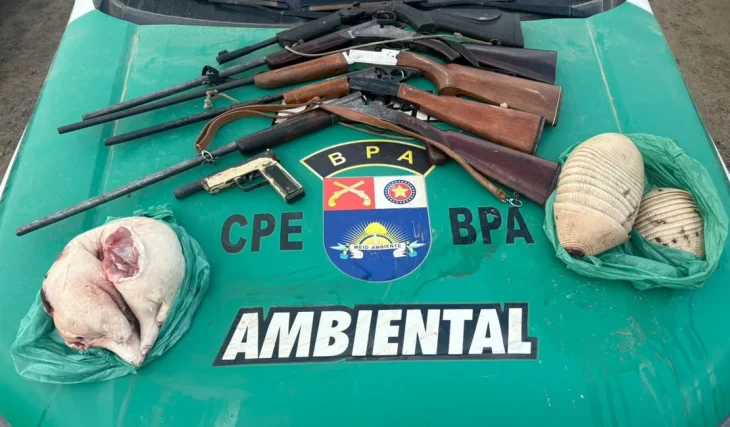BPA apreende três armas e carcaças de animais durante operação