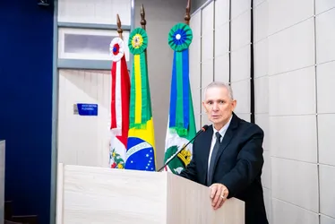 Câmara de Maceió decide disputa e mantém suplente no cargo