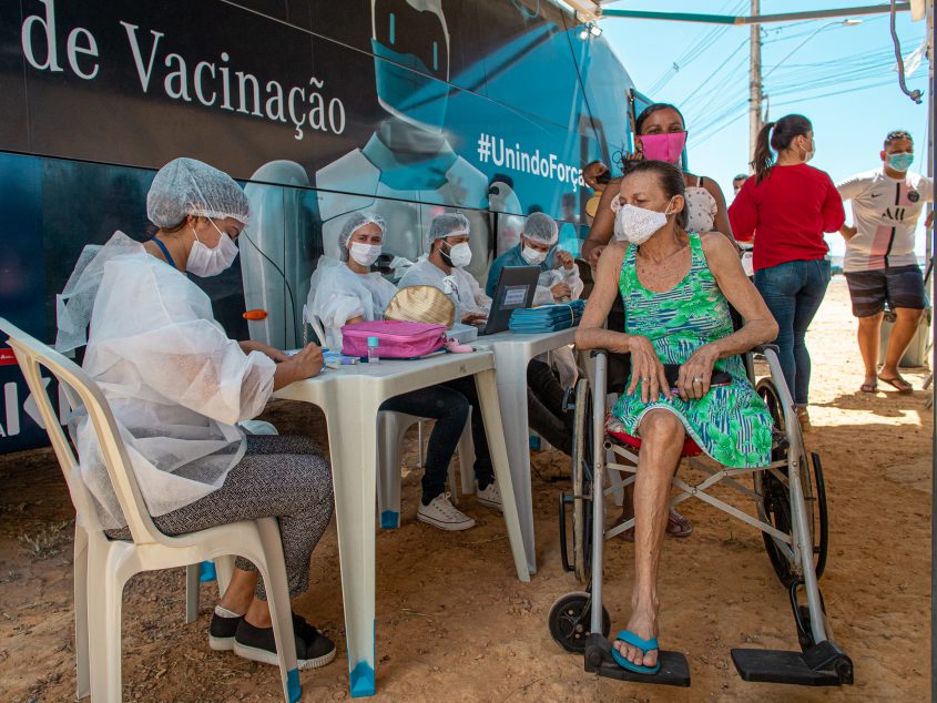 45% das pessoas atendidas no Ônibus da Vacina tomaram 1ª ou 2ª doses