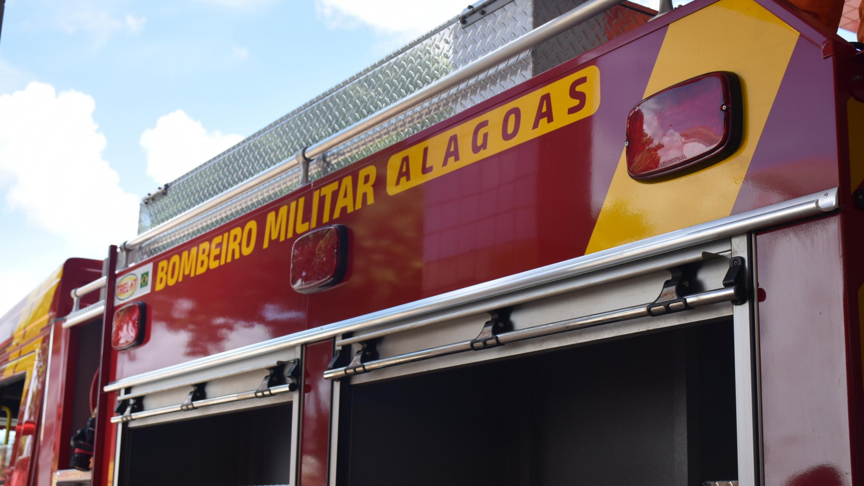 Incêndio atinge barraca ao lado de loja de produtos para animais em Batalha