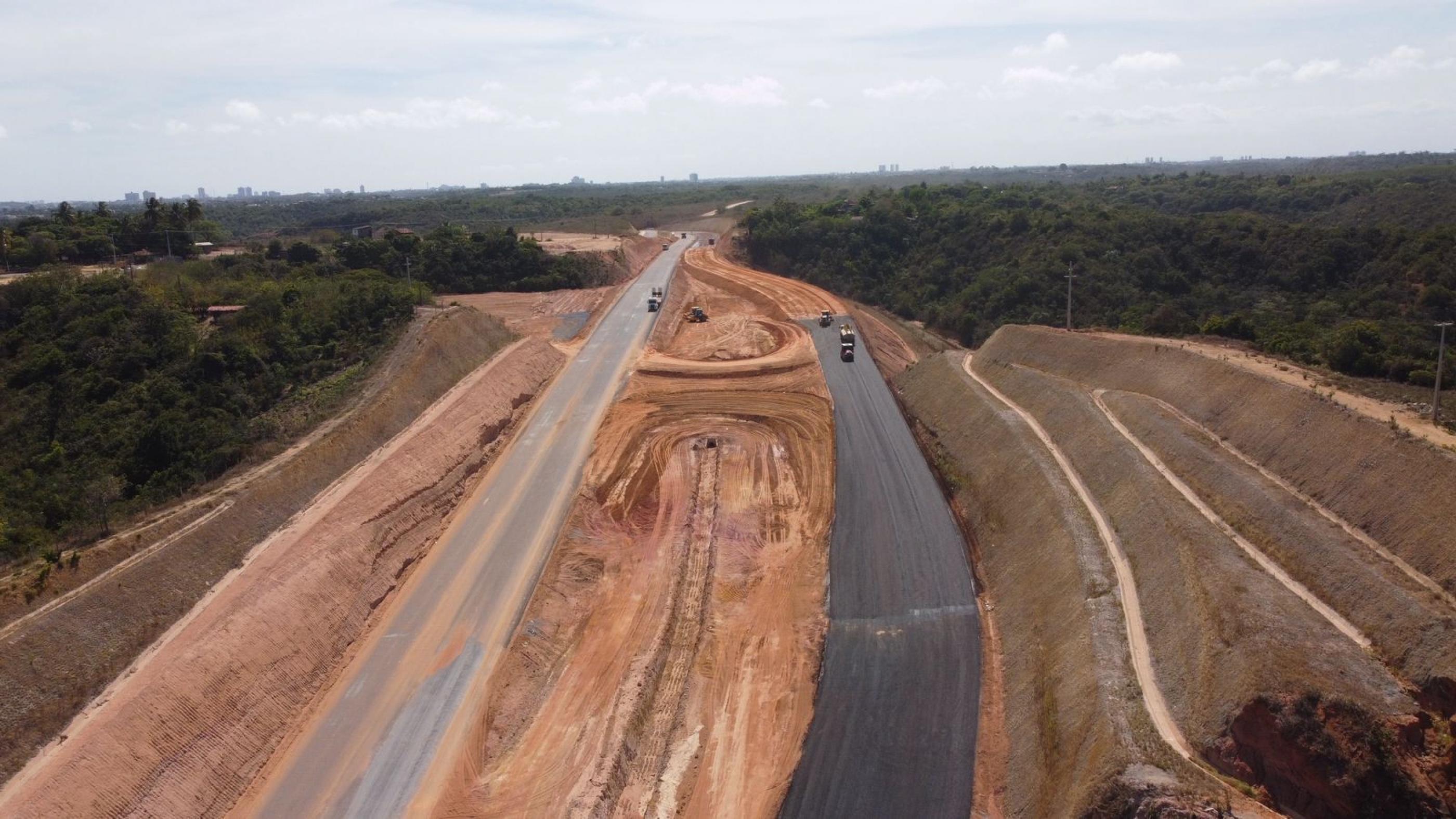 Primeiro trecho da AL-102 Norte avança com pavimentação asfáltica
