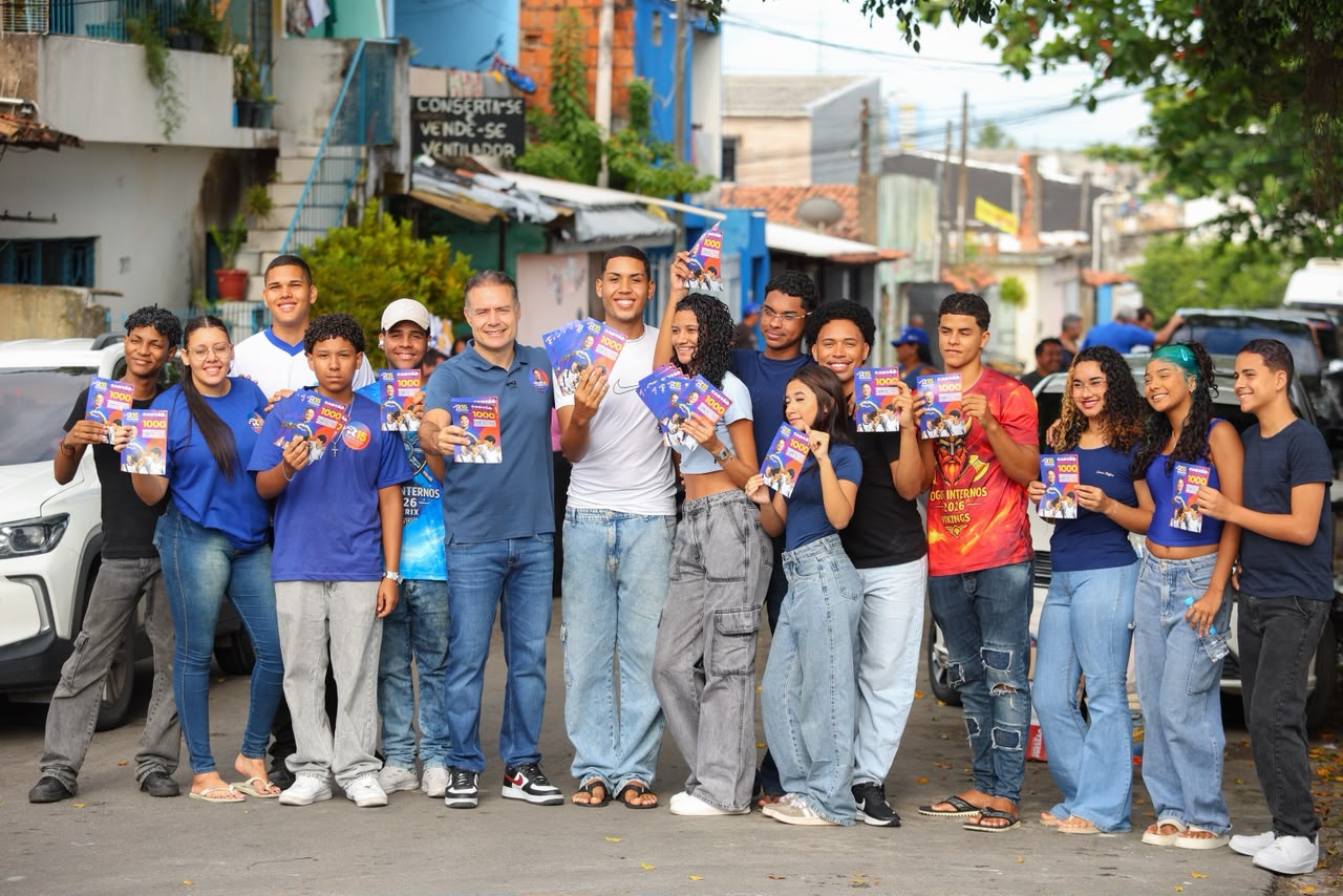 Renan Filho apresenta Cartão Escola 1000 a estudantes