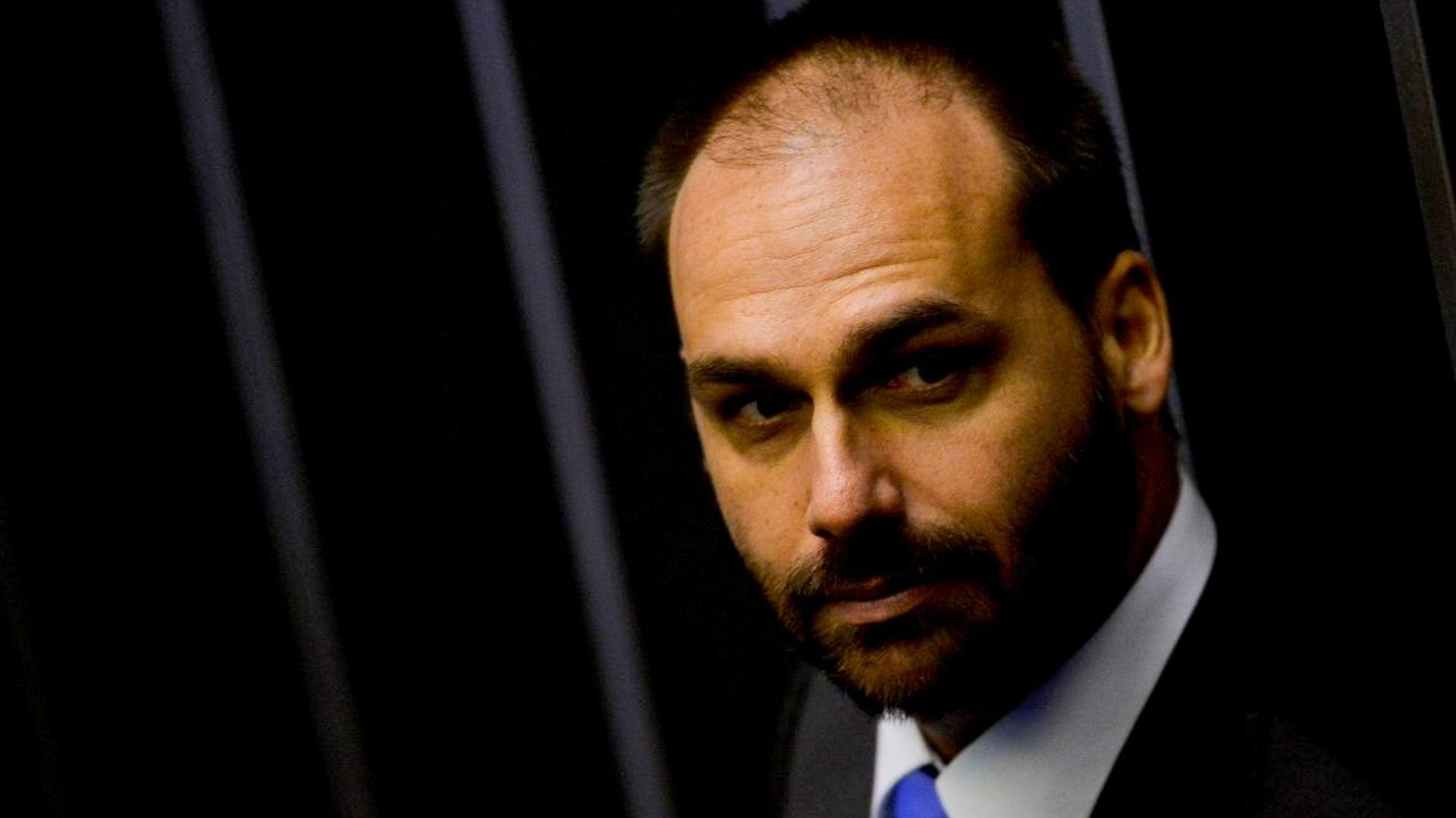 Governo oficializa desligamento de Eduardo Bolsonaro da Polícia Federal