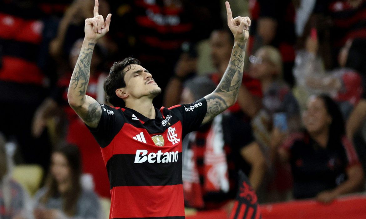 Pedro decide e Flamengo garante vaga antecipada nas oitavas de final