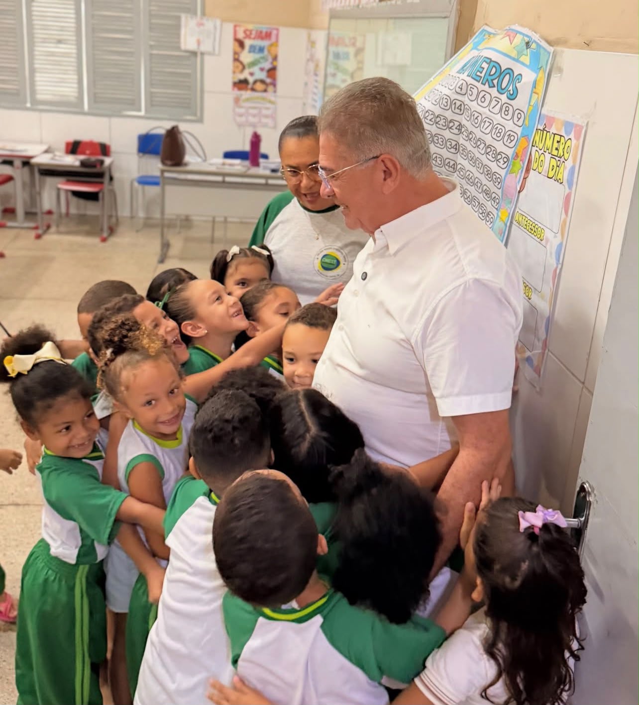 São Miguel dos Campos entrega de mais de 10 mil kits de fardamento escolar