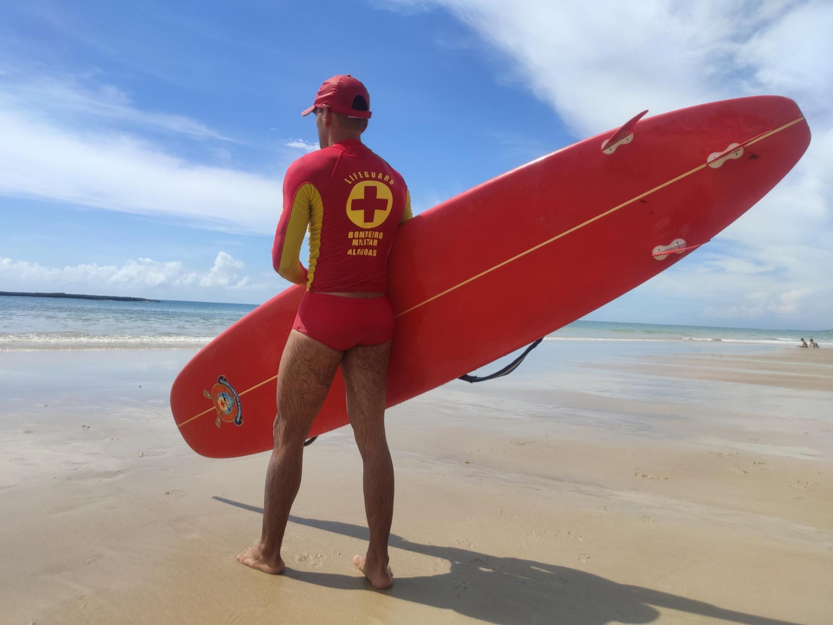 Quatro pessoas são resgatadas de afogamento na Praia do Francês
