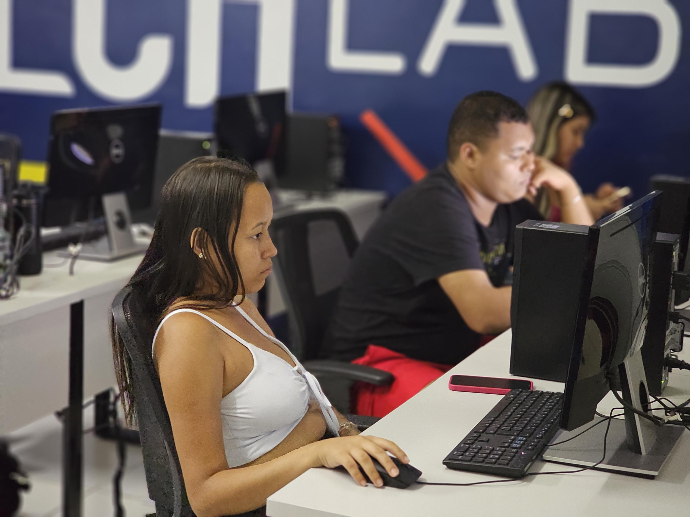 Inscrições para cursos gratuitos OxeTech são prorrogadas em dez municípios
