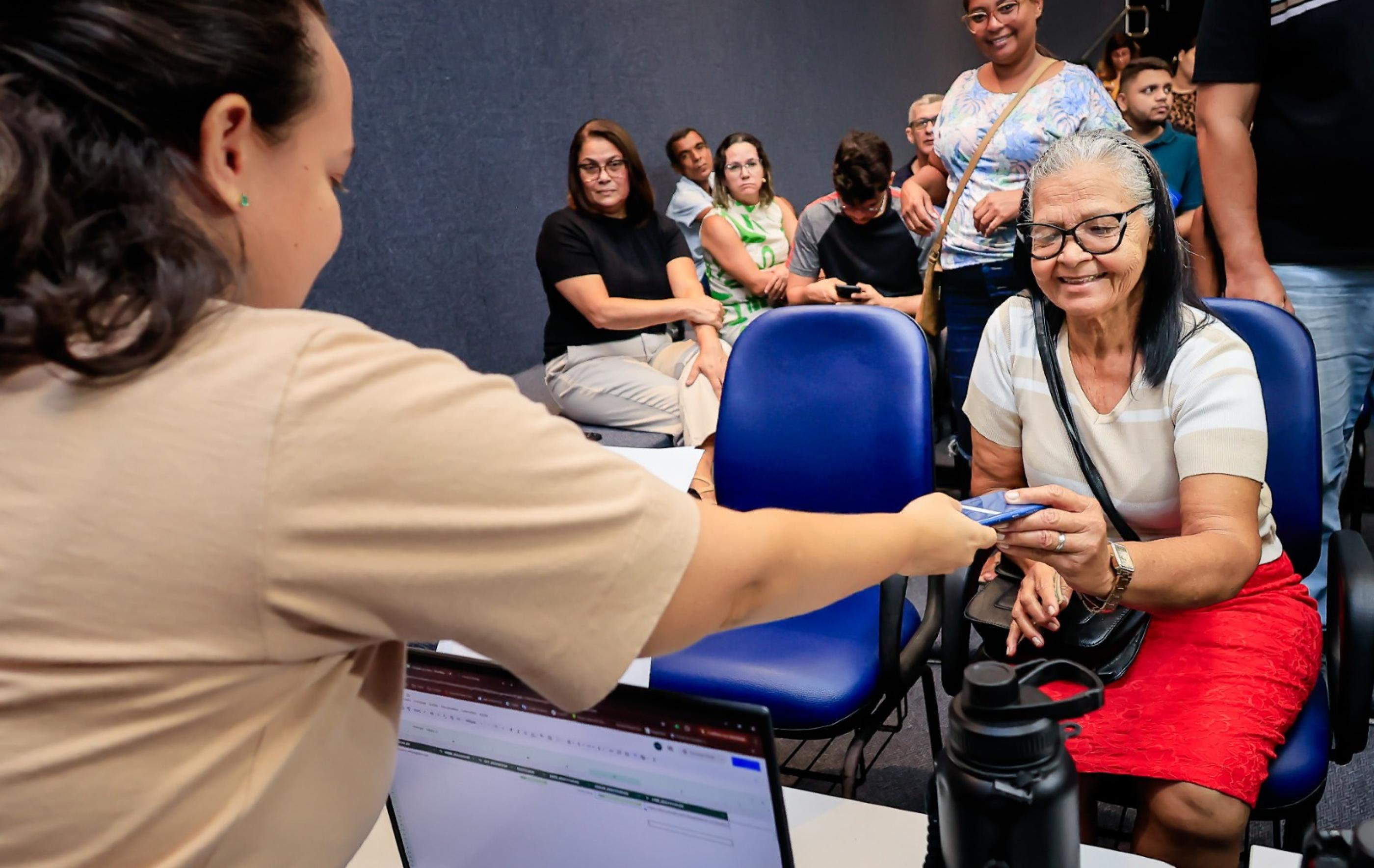 Governo de Alagoas lança plataforma para consulta de celulares roubados