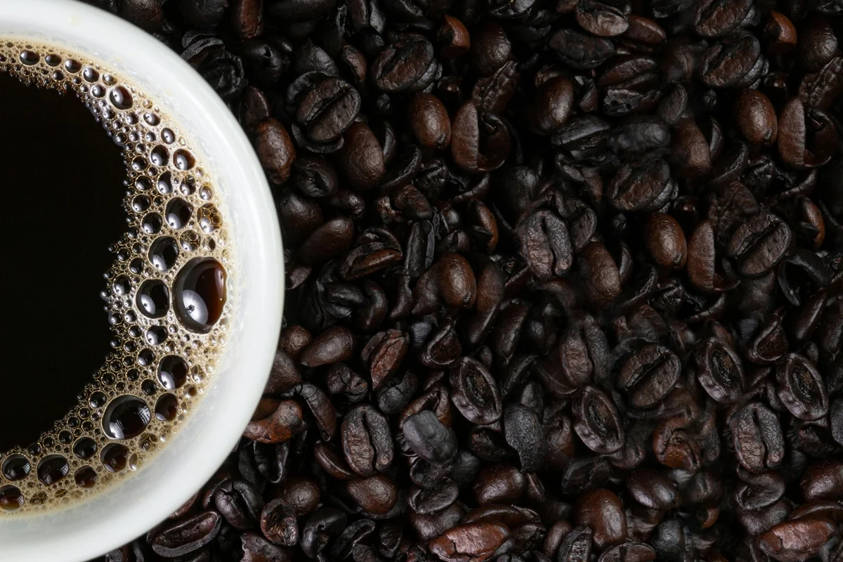 Estudo aponta benefícios do café para o cérebro e o fígado ao longo da vida