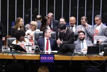 Câmara aprova PEC que reduz jornada e enterra escala 6x1
