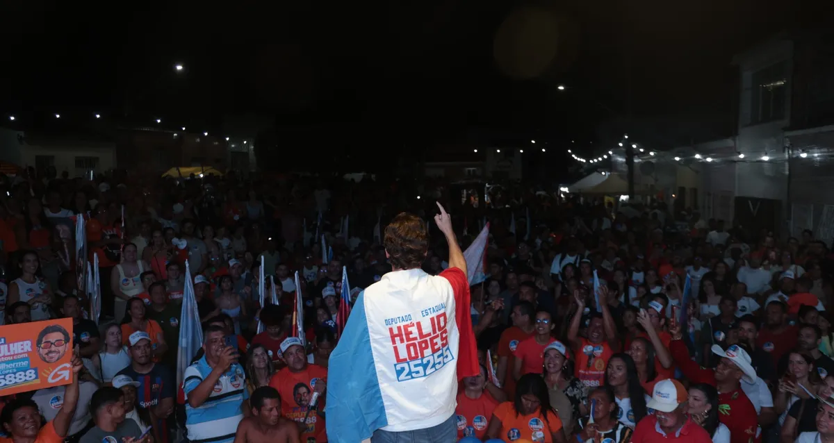 Caminhada reúne apoiadores de Guilherme Lopes pelas ruas de Penedo