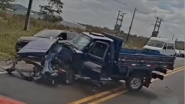 Colisão frontal entre caminhonete e picape deixa feridos na BR-316, em Alagoas