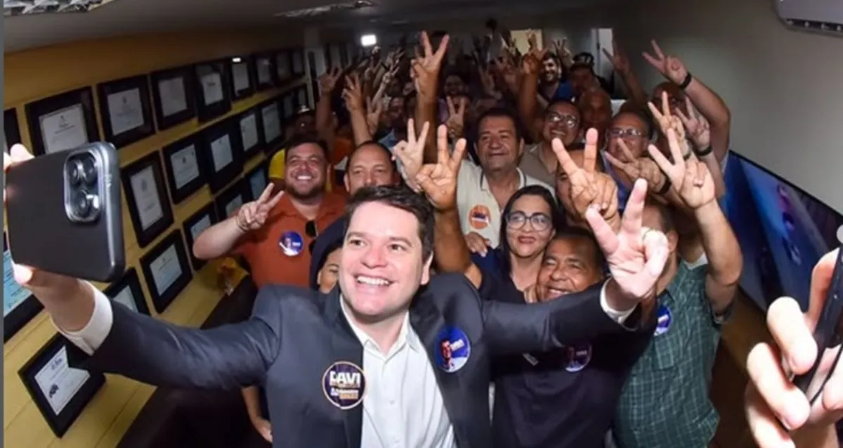 Candidato anti-sistema, Davi promete revelar quem quer tirá-lo do jogo
