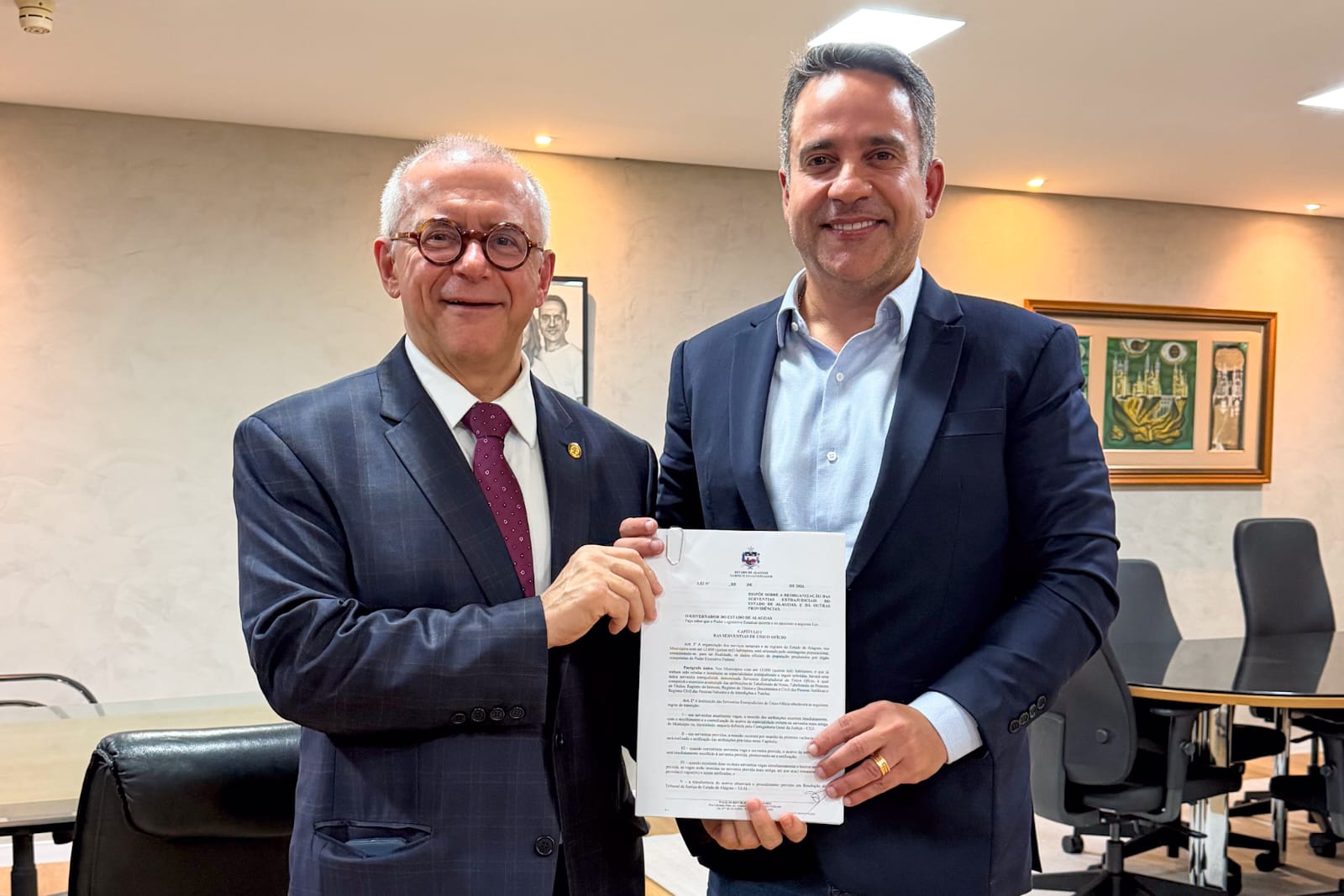 Paulo Dantas sanciona lei que reorganiza serventias extrajudiciais