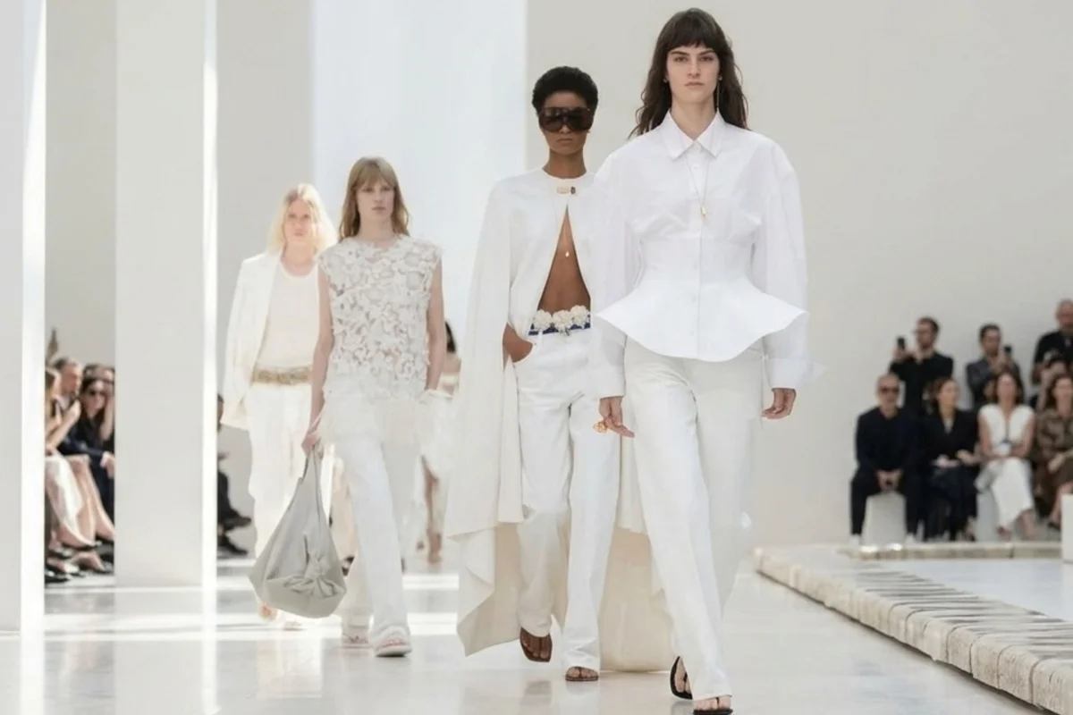 Semana de Moda de Paris, Balenciaga aposta no básico no desfile da Fashion Week