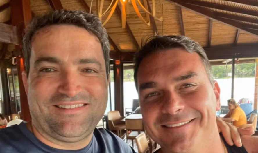 Servidor do STJ vazava minutas para advogado de Flávio, aponta Polícia