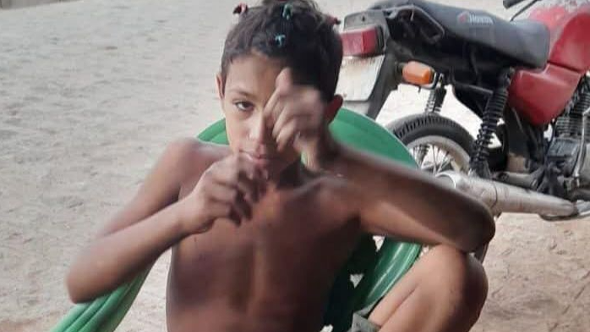 Adolescente de 14 anos morre em capotamento em Piranhas; pai e irmão ficam feridos