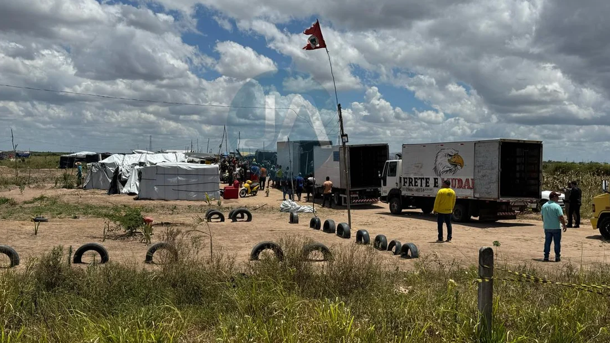 Justiça cumpre reintegração e retira famílias do MST de fazenda no Agreste de AL