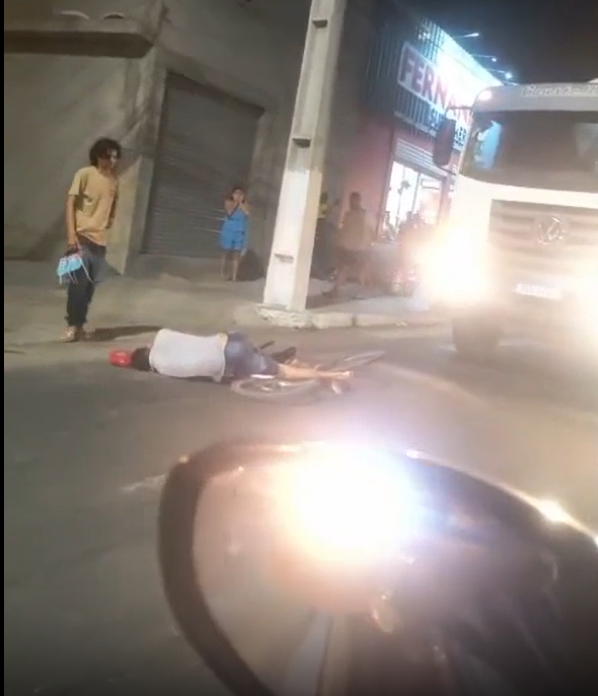 VÍDEO: caminhão de lixo atropela ciclista na parte alta de Maceió
